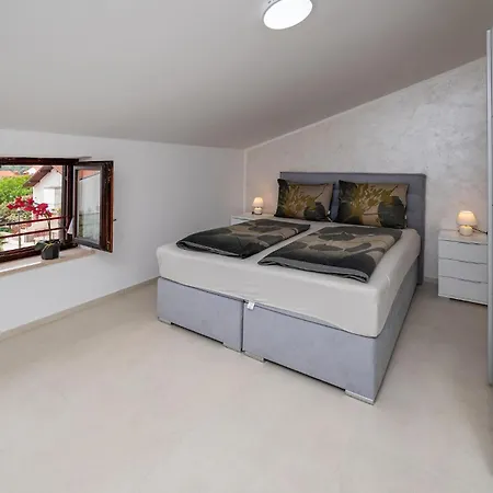 2 Bedroom Cozy In Apartment *