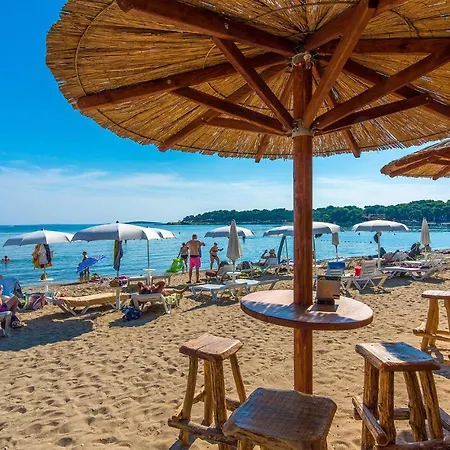 In Medulin With Outdoor Swimming Pool&2 Bedrooms Appartement Zadar