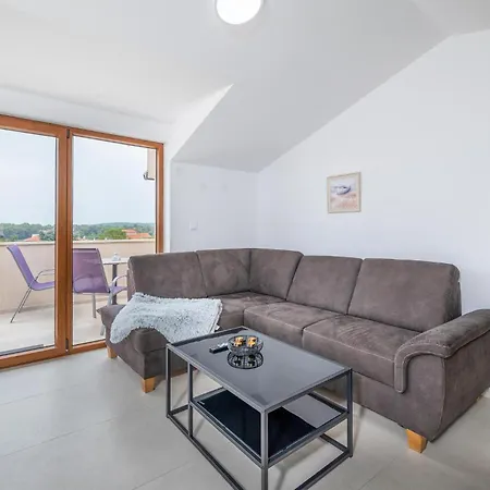 Stunning In Medulin With Kitchen Apartment