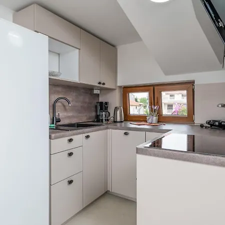 Apartment Stunning In Medulin With Kitchen *