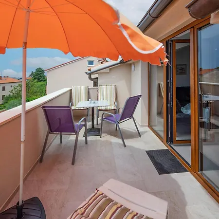Apartment Stunning In Medulin With Kitchen Zadar