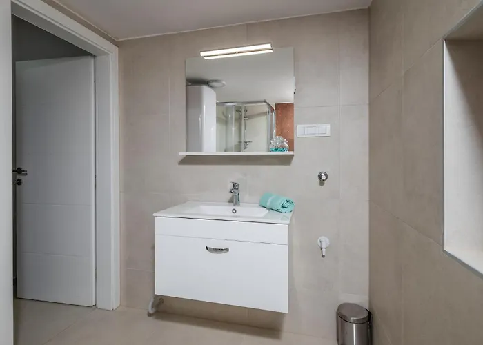 2 Bedroom Cozy In *