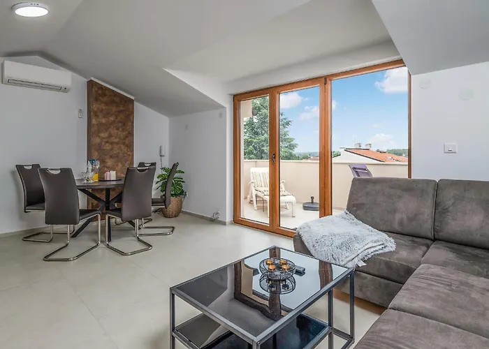 Apartamento 2 Bedroom Cozy In *