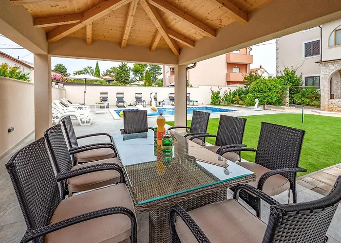 Apartamento 2 Bedroom Cozy In *